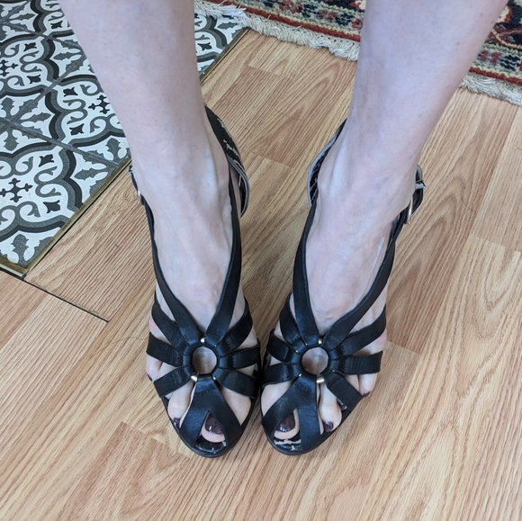 Ladies Heels - Picture 4 of 9